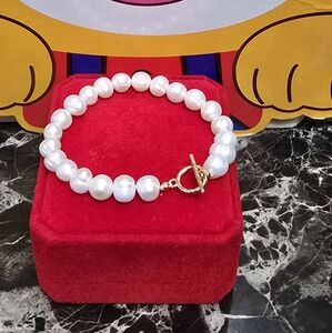 Pearl Bracelet water in the out